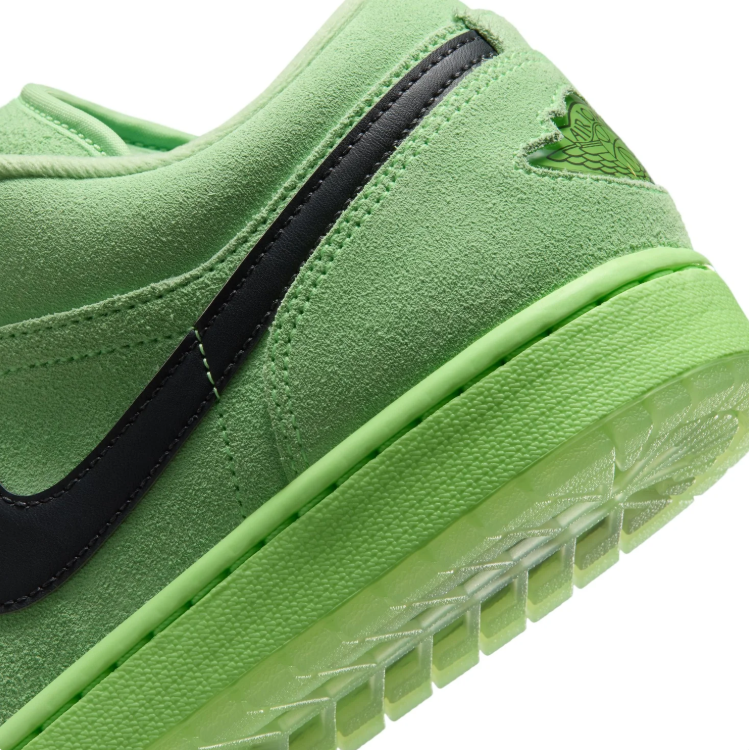 Air Jordan 1 Low Sneakers - Light Green & Black