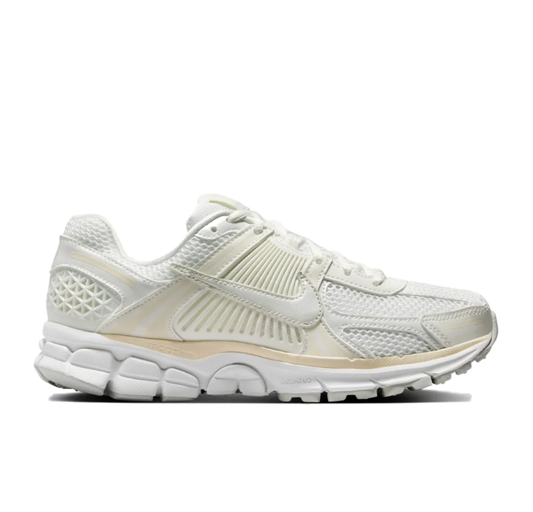 Nike Low-Top Sneakers - Ivory & White