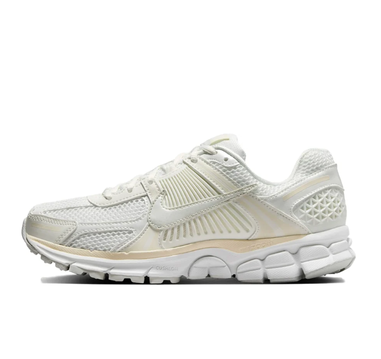 Nike Low-Top Sneakers - Ivory & White