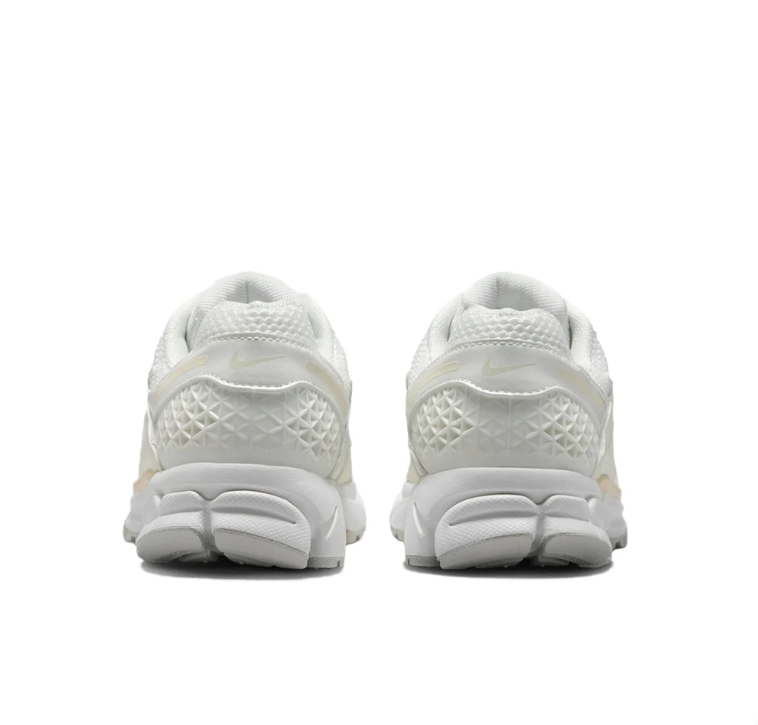 Nike Low-Top Sneakers - Ivory & White