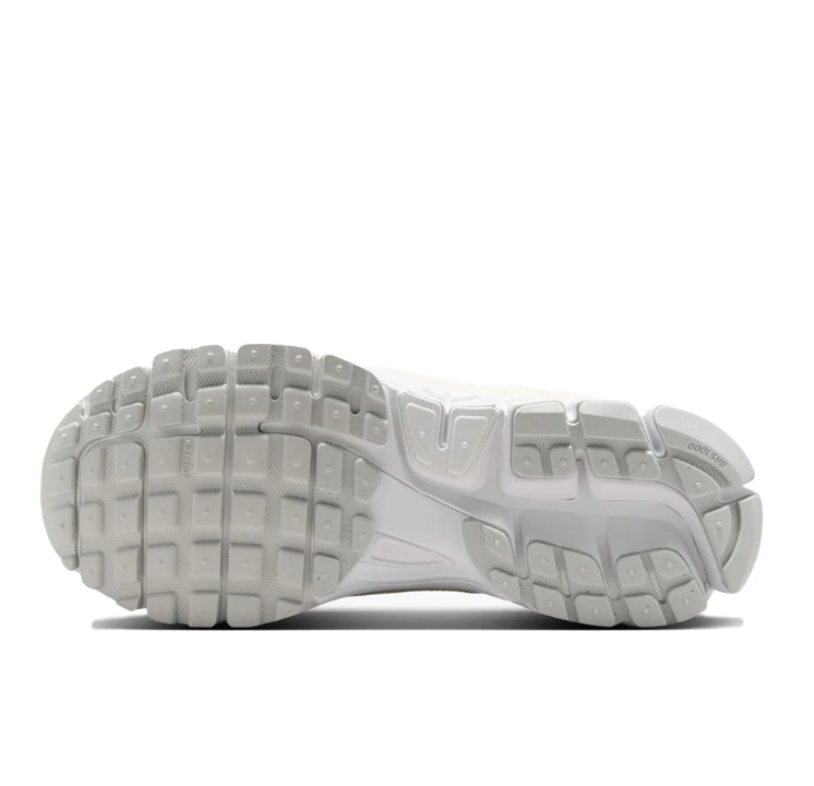 Nike Low-Top Sneakers - Ivory & White